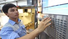 Tuyển 12 nam thao tác máy tại nhà máy sản xuất ốc vít thuộc Đài Nam